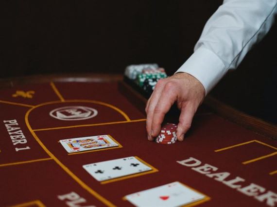 Legalny poker online – Gry i turnieje