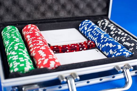 Najlepsi trenerzy pokera: kim są i jak mogą ci pomóc?